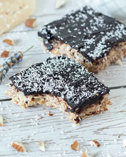 No-Bake Chocolate Almond Milk Pulp Cake (Vegan, Refined Sugar-Free)