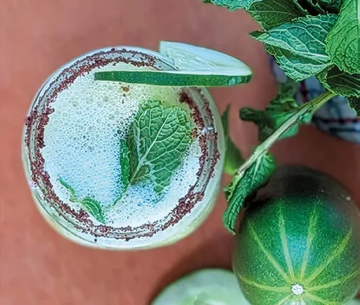 Margarita de pepino e sumagre