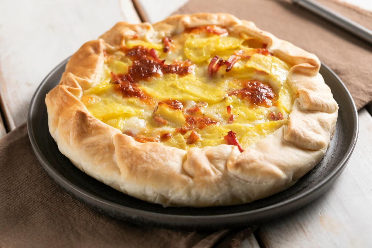 Torta salata con speck e patate