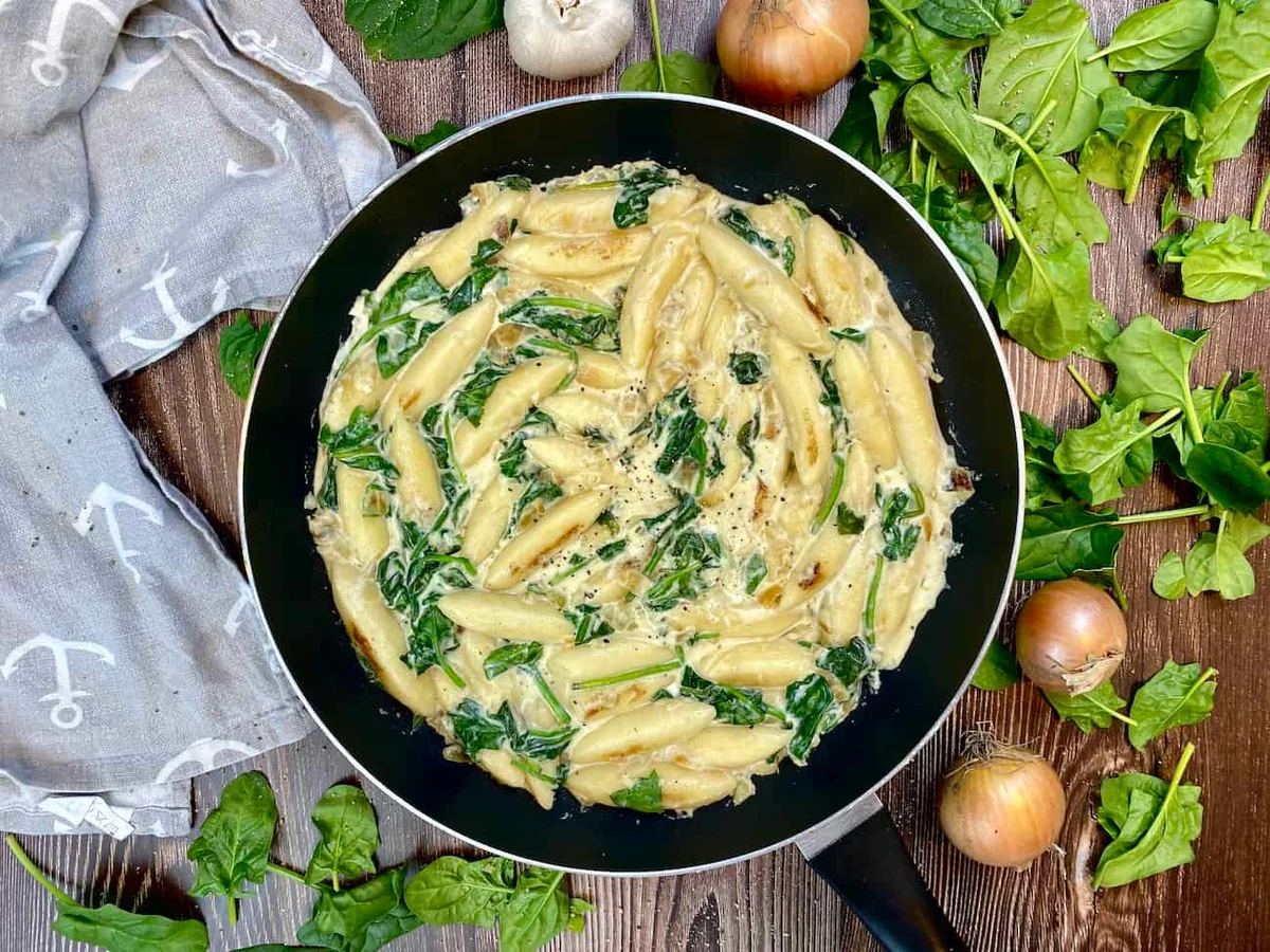 Creamy Schupfnudeln with spinach