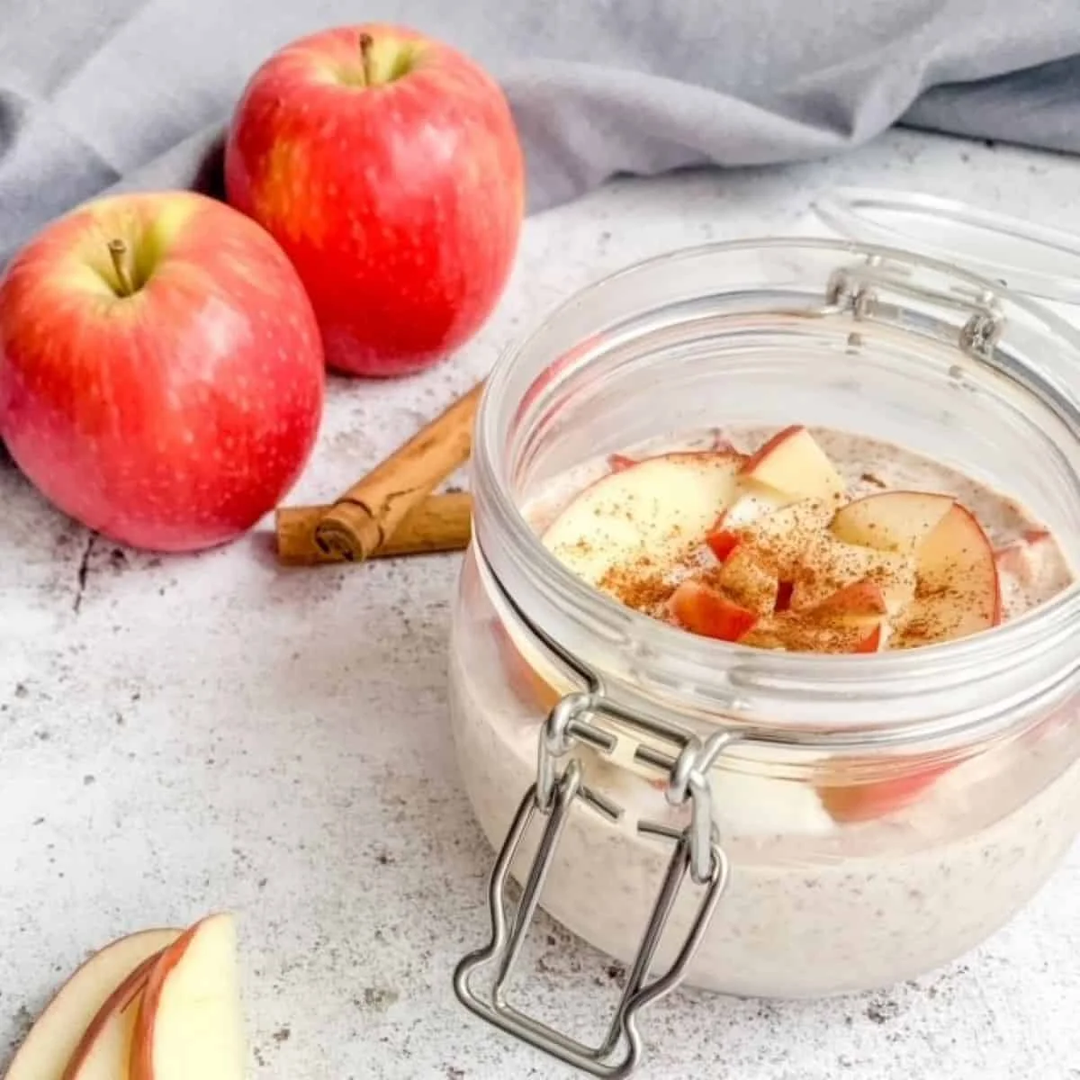 Overnight oats senza glutine con mela e cannella
