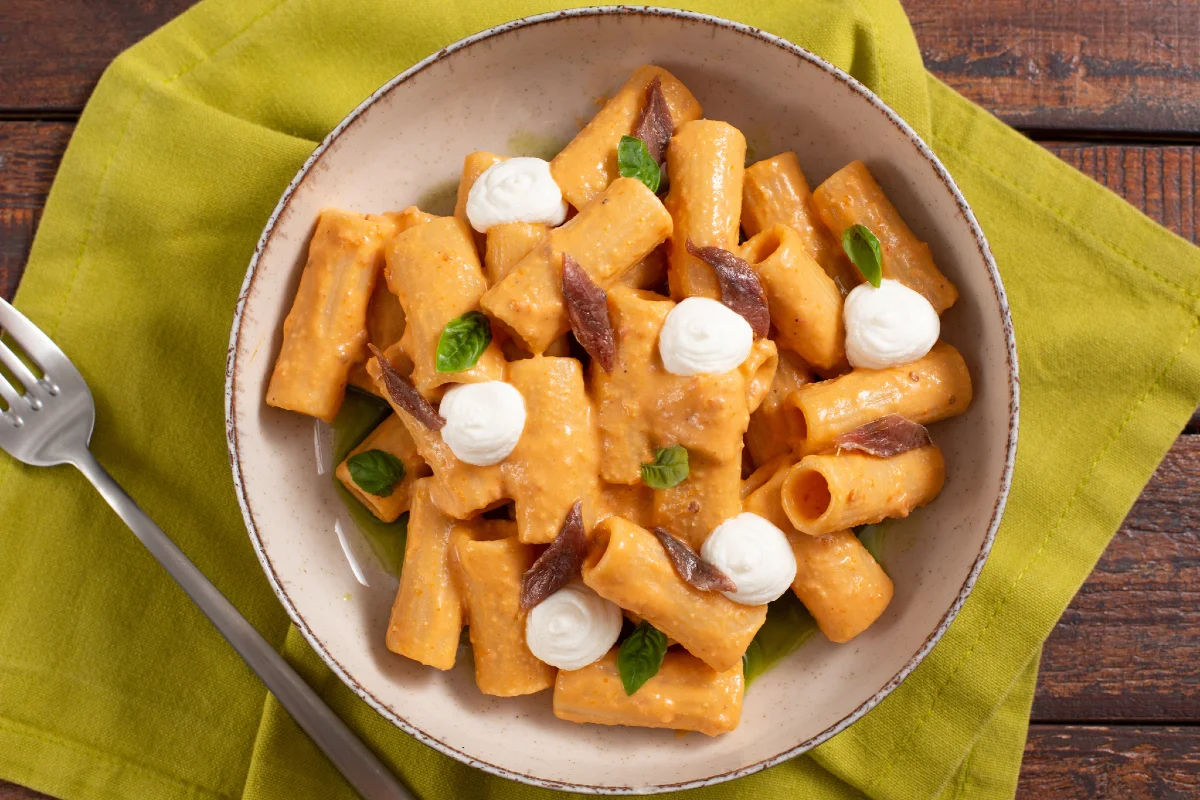 Pasta con pesto de tomates secos, ricotta y anchoas