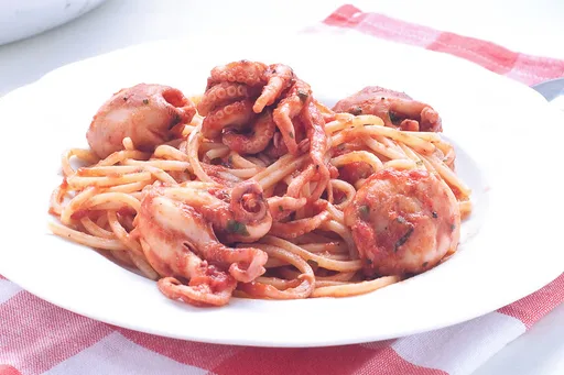 Spaghetti con polipetti alla napoletana