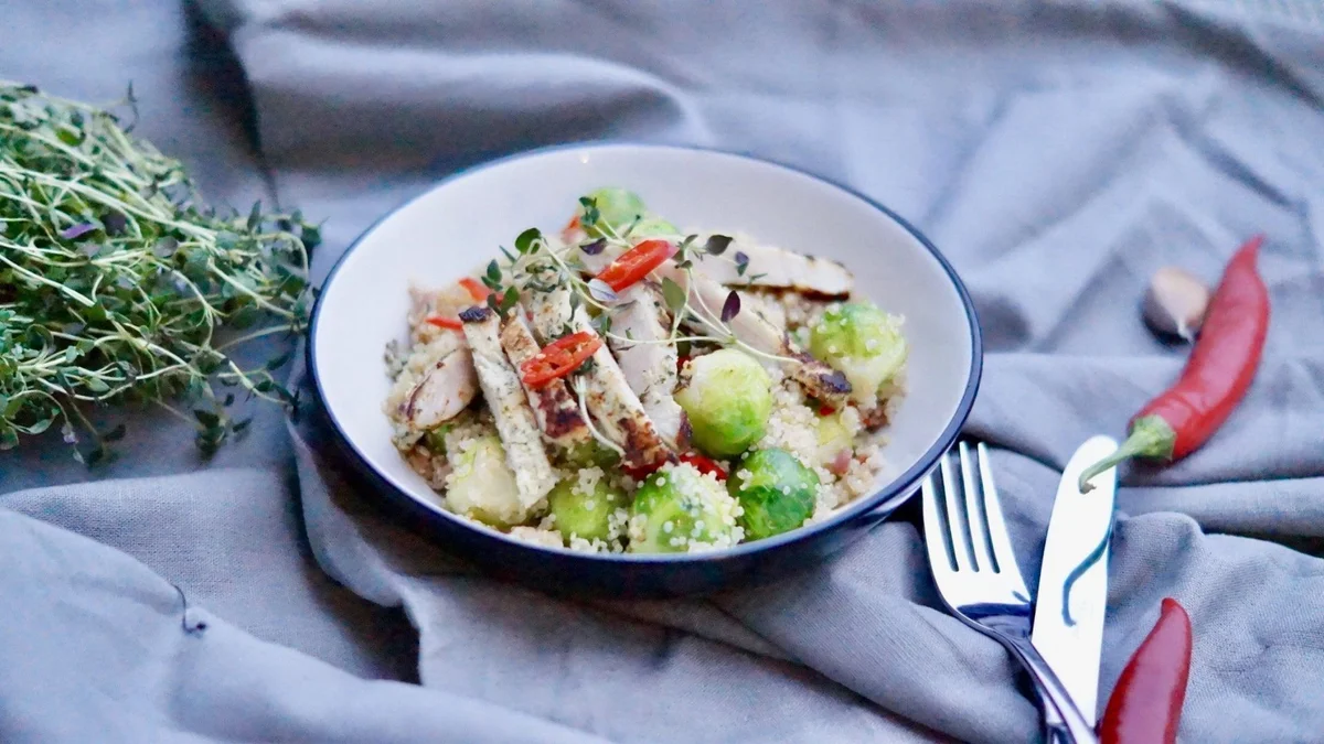 Quinoa con pollo e pancetta