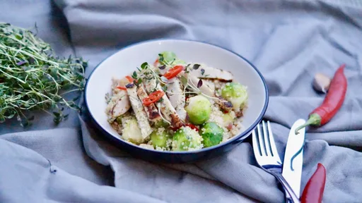 Quinoa con pollo e pancetta