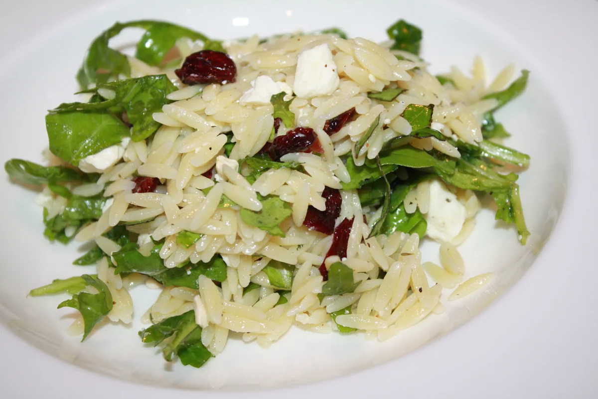 Salada de orzo