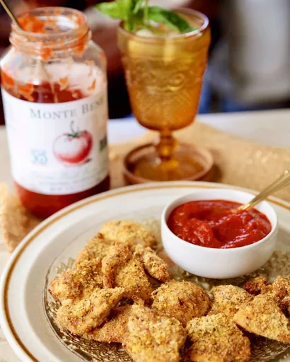 Nuggets di pollo con salsa marinara