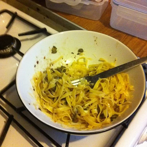 Pâtes aux anchois et aux câpres