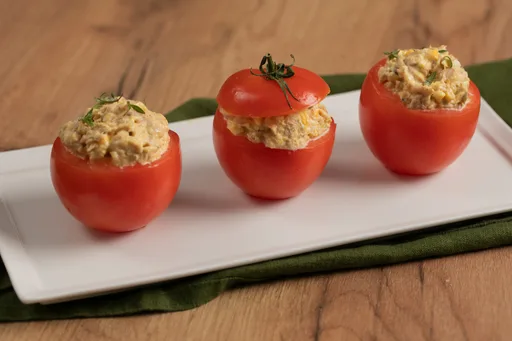 Tomates rellenos de atún