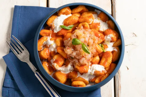 Gnocchi con gamberi e stracciatella