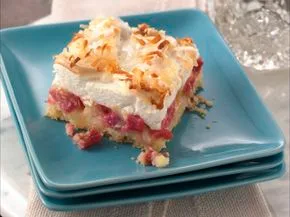 Dessert à la rhubarbe et à la meringue