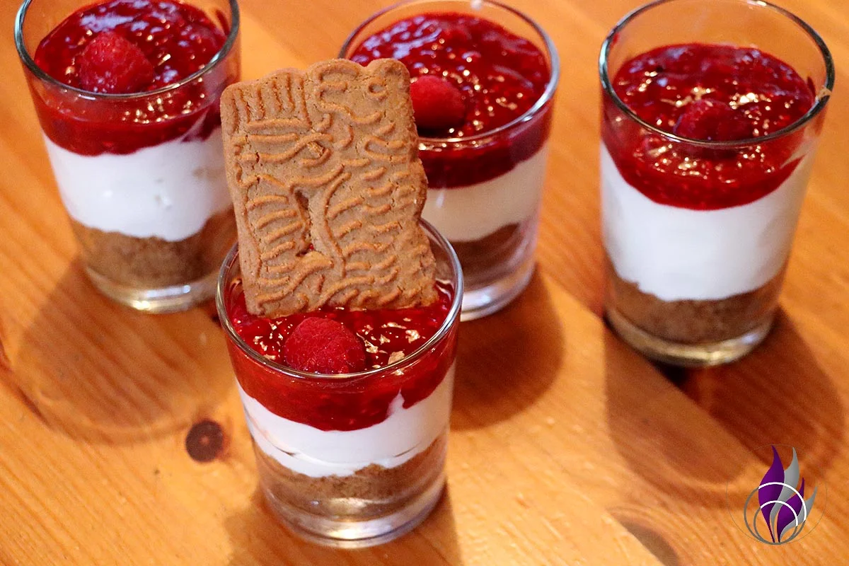 Himbeer-Joghurt-Quark-Dessert im Glas