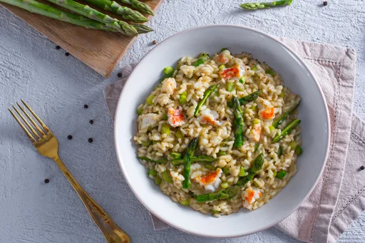 Risotto with asparagus and prawns