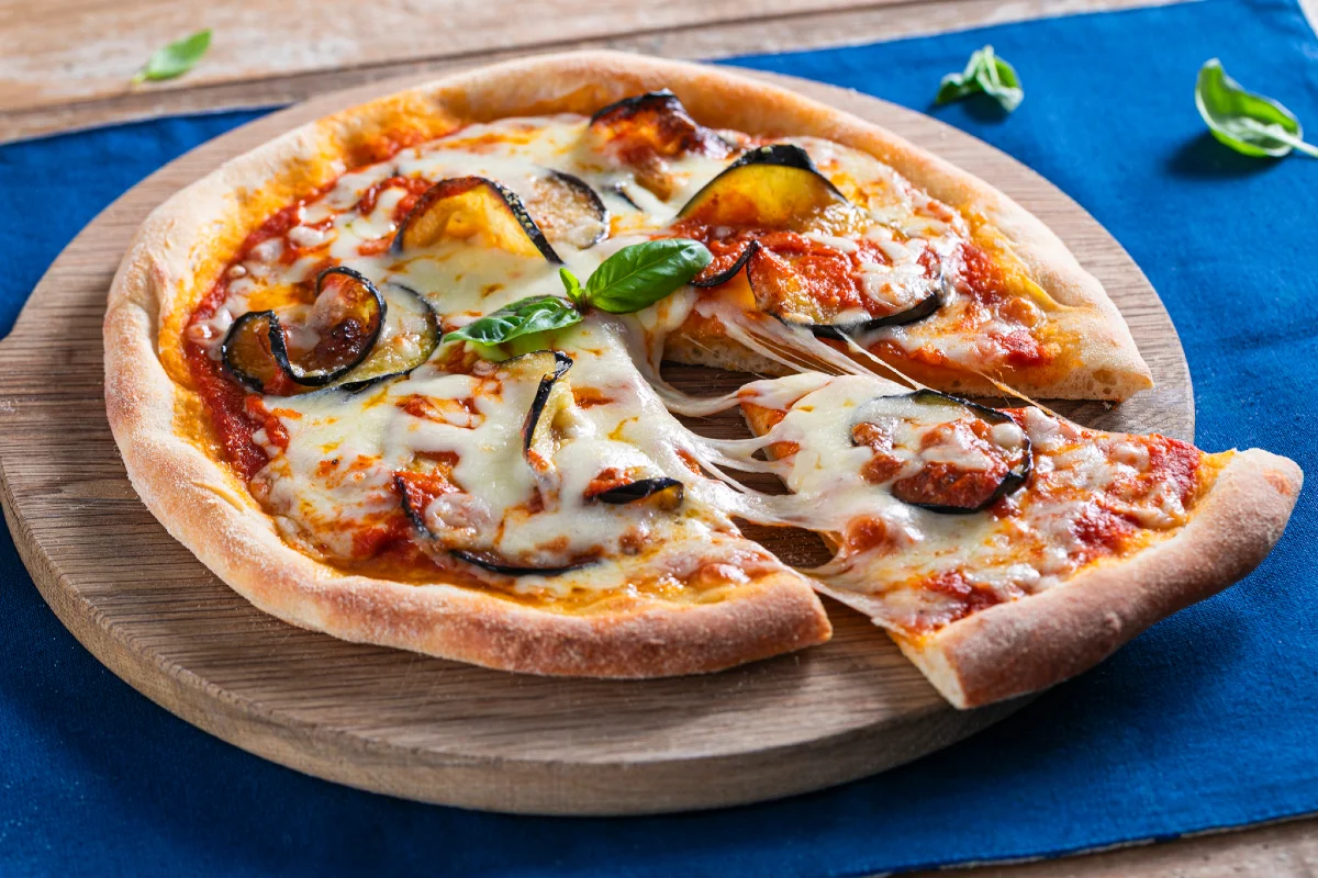 Pizza con berenjenas a la parmesana