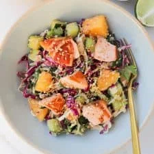 Salada de manga e salmão