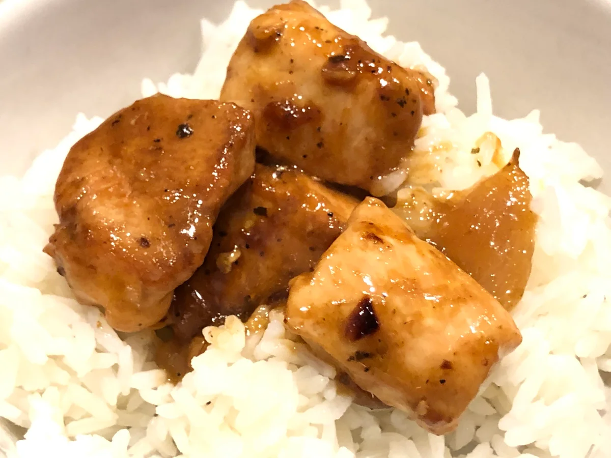 Easy Skillet Chicken with Onion and Garlic Sauce
