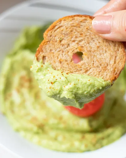 Dip vegano de aguacate (crema de aguacate sin lácteos)