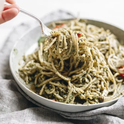 Pasta mit Hanf-Walnuss-Pesto