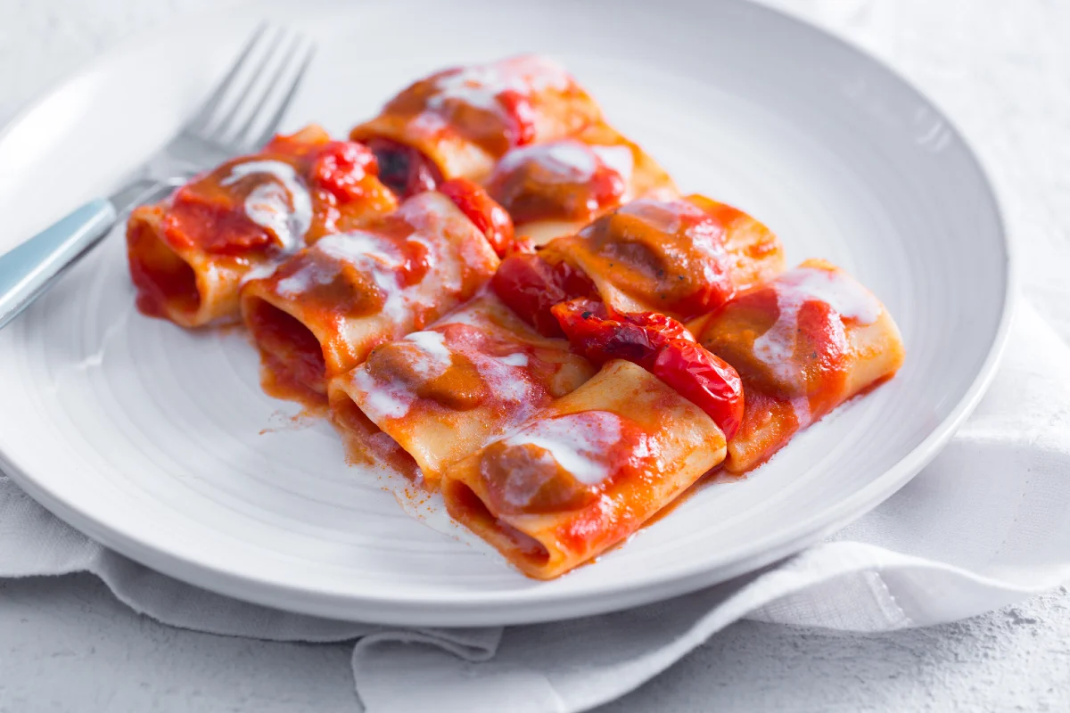 Paccheri com três tipos de tomate