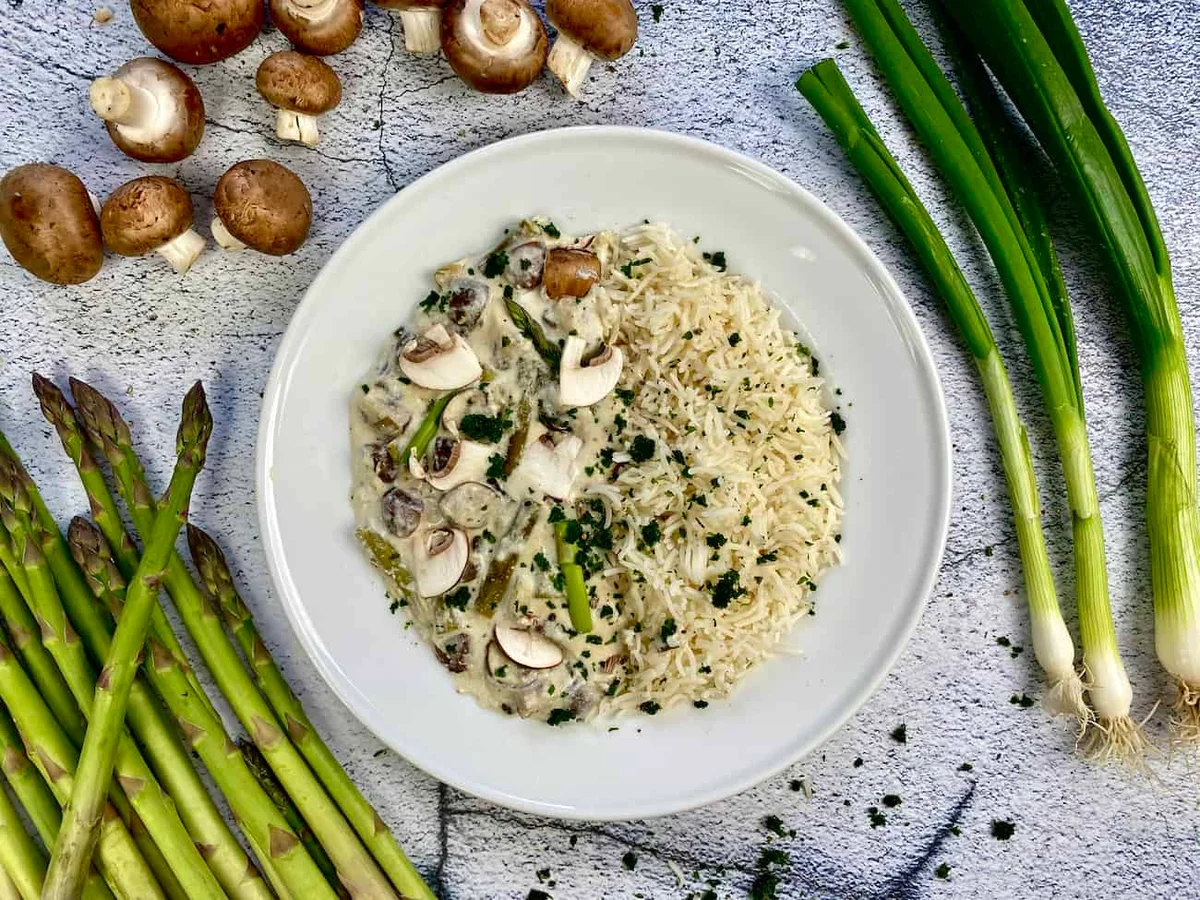 Spargel-Champignon-Pfanne mit Reis