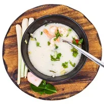 Soupe thaïe à la noix de coco rapide et facile pour une personne