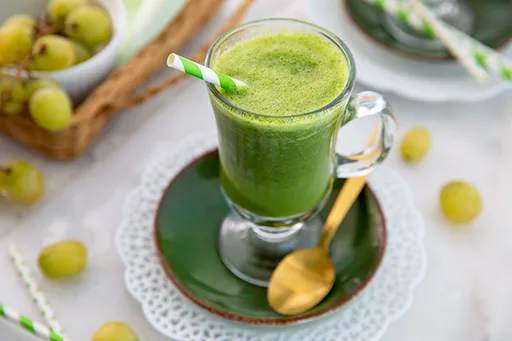 Batido de mango, jengibre y espinacas
