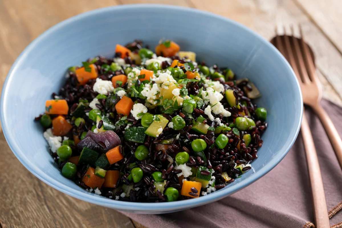 Arroz venere con verduras