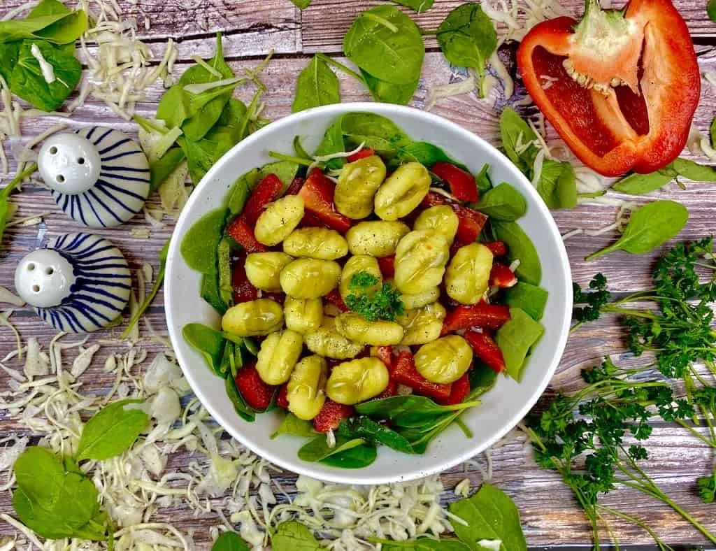 Insalata di gnocchi e cavolo