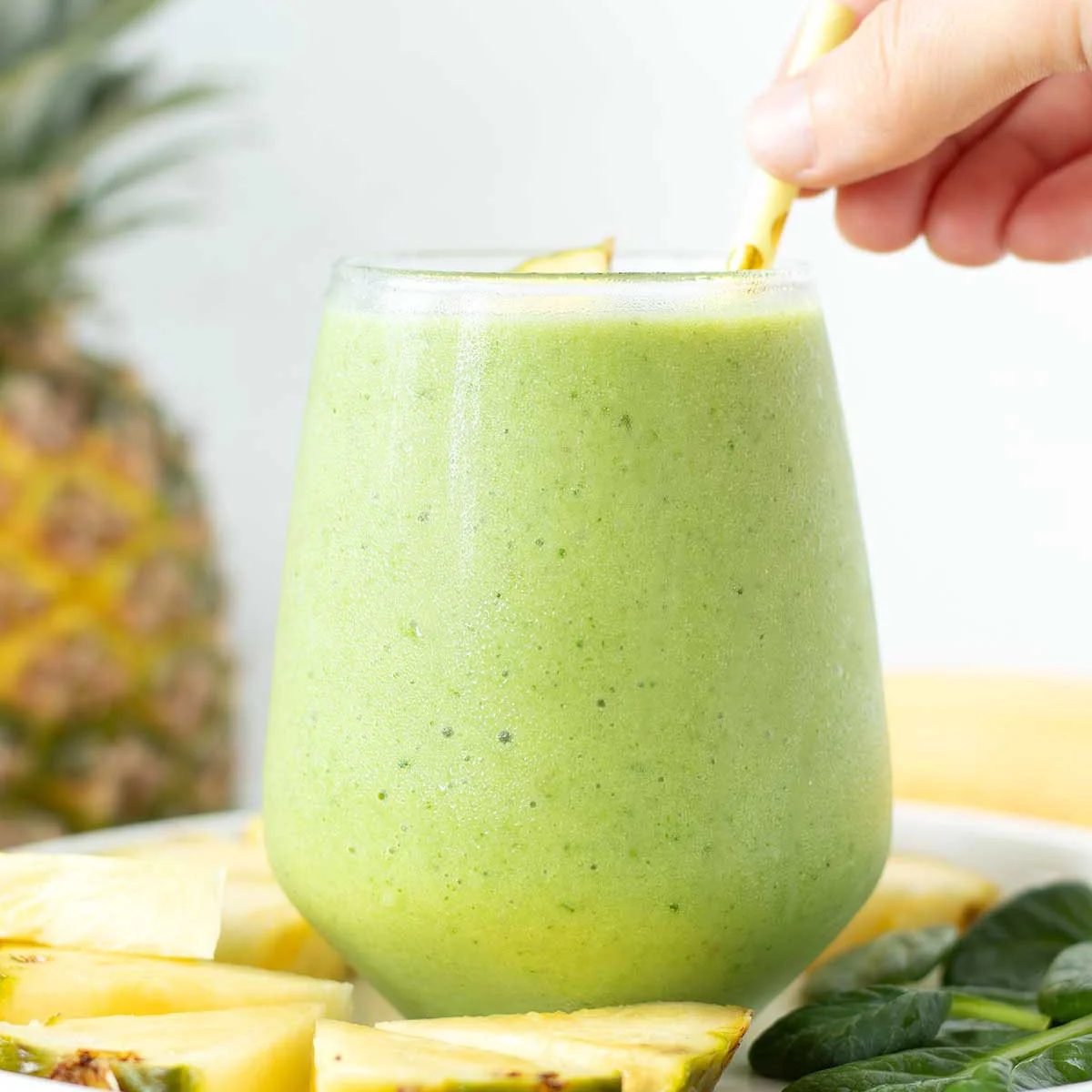 Batido verde de espinacas, piña y plátano