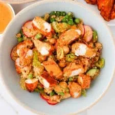 Ensalada de pollo tikka