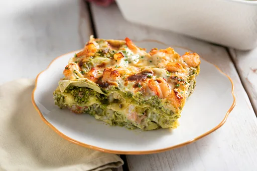 Lasaña de gambas y pistachos