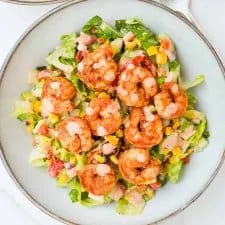 Salade cajun de crevettes