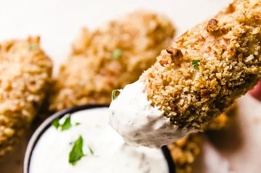 Tiras de frango com crosta de noz-pecã sem laticínios