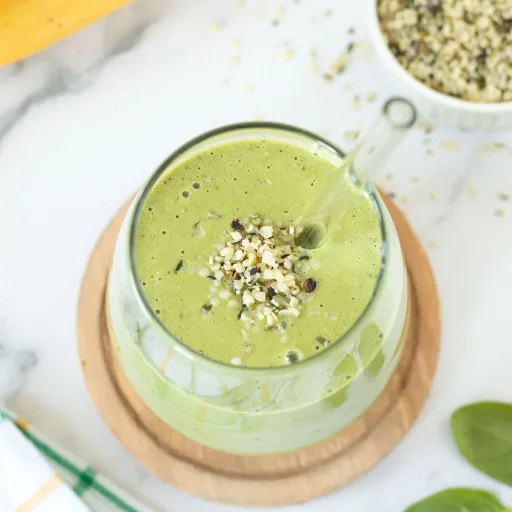 Batido verde de semillas de cáñamo