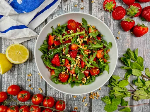 Salade de fraises et de roquette