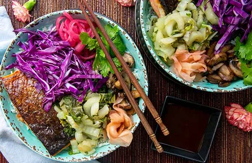 Bol de salmón umami sin gluten