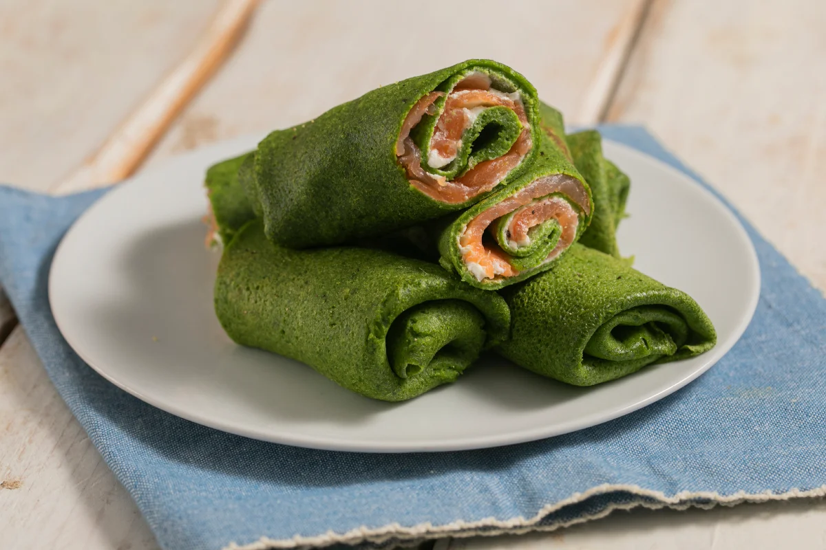 Crêpes agli spinaci con salmone