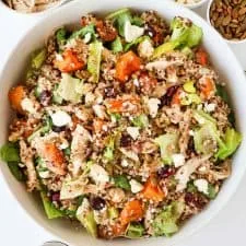 Ensalada de pollo, calabaza y feta