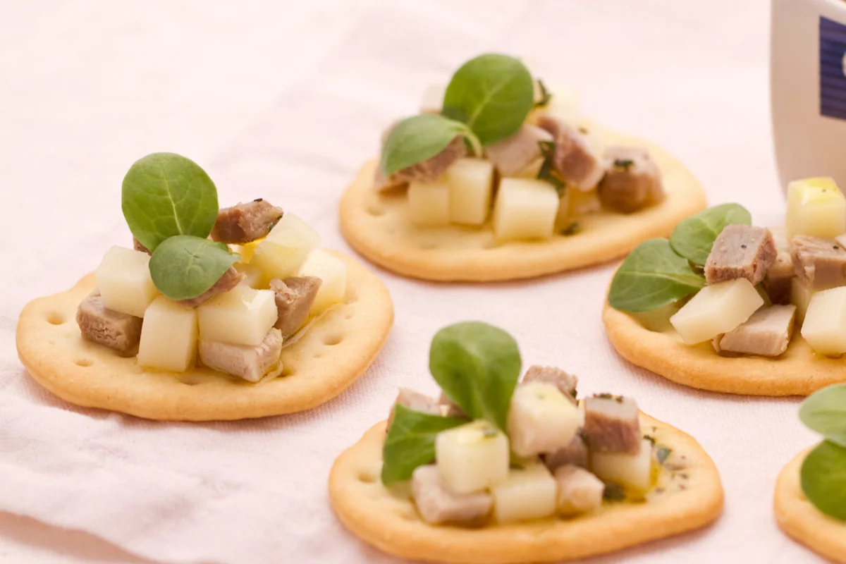 Focaccine con porchetta e provolone