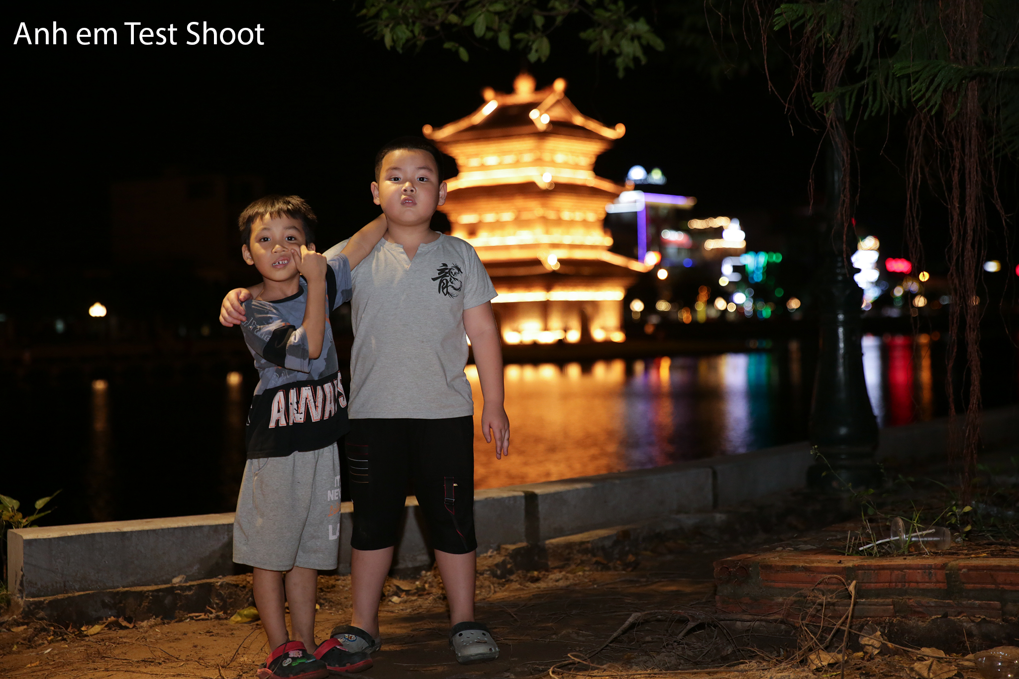 Thàng con trai tui và anh trai đứa bên trên làm người mẫu test shoot