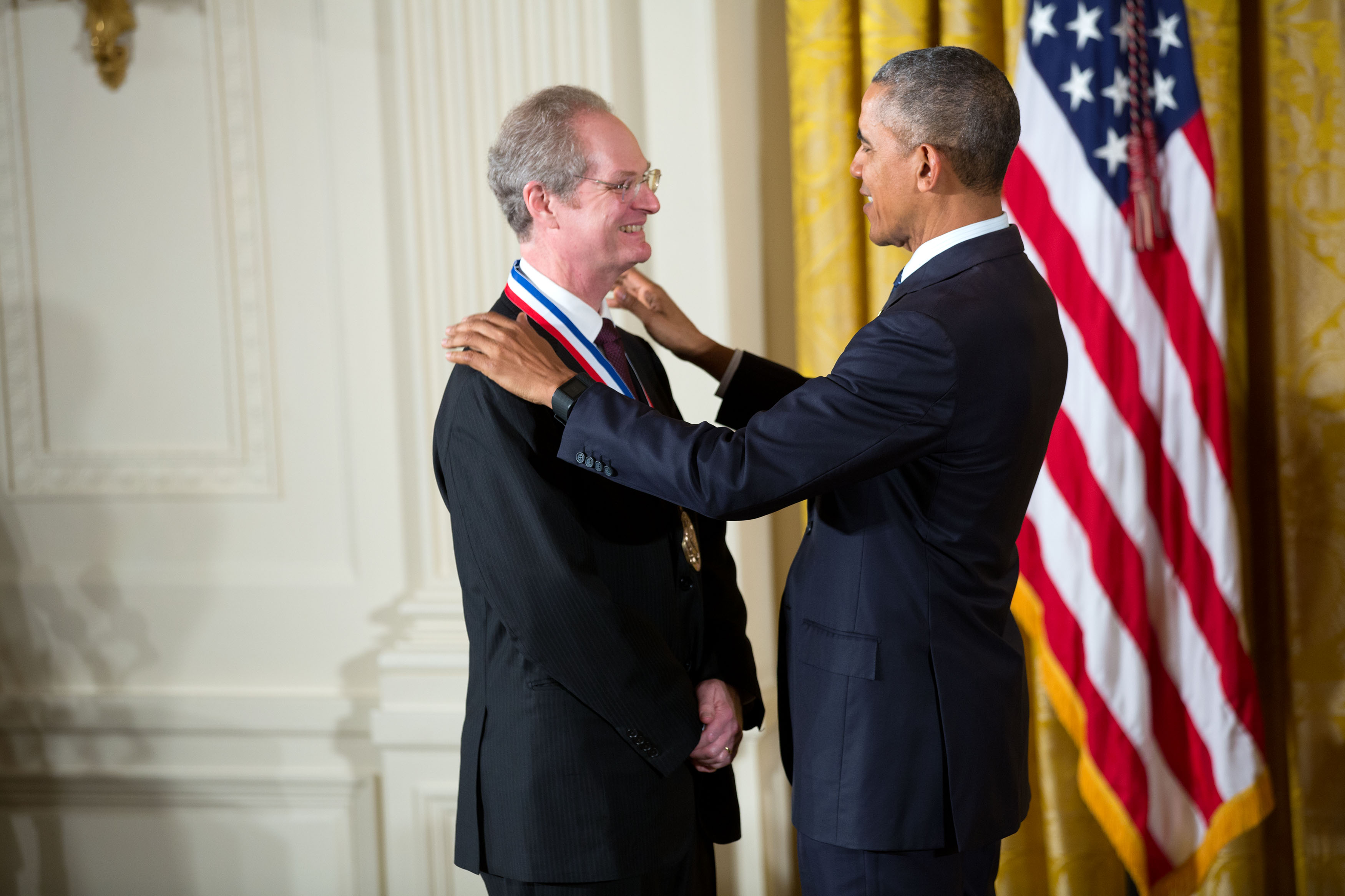 Photo of Obama with his hands on Alivisatos's shoulders.