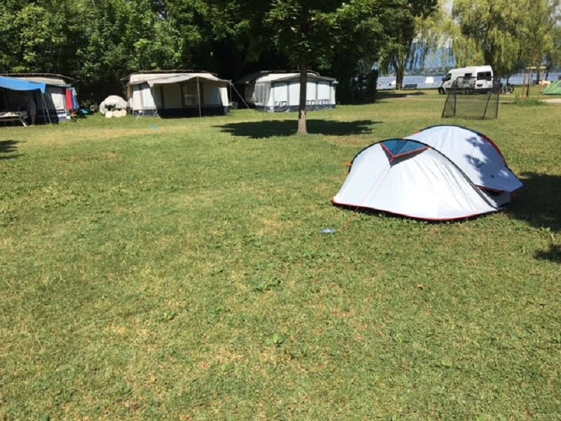 Small tent pitch without vehicle