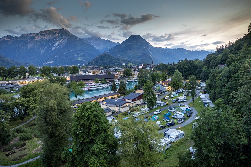 Piazzola piccola tenda con veicolo