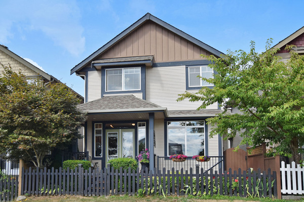 6608 195th St  Surrey British Columbia Canada Sale residential   HomeLife Benchmark Realty Corp.