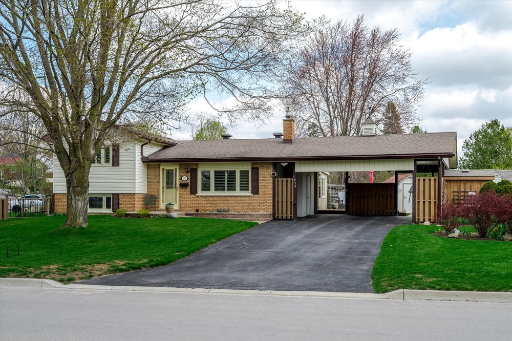 1917 Stewartcroft Cres. MLS 1002. The Platinum Team at Bowes & Cocks