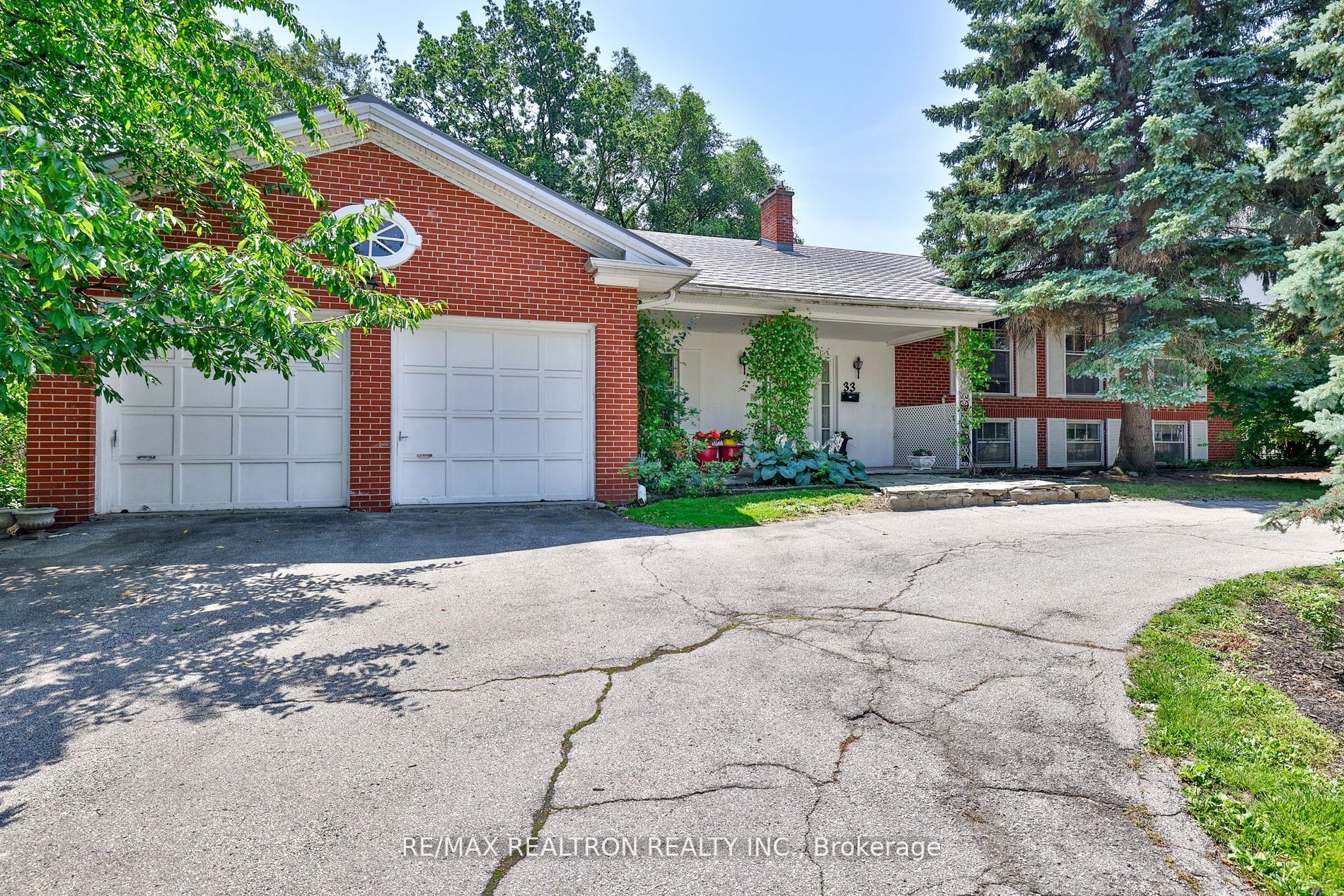 33 Suncrest Dr Toronto Ontario  Sold residential Izabela Jaskiewicz RE/MAX Realtron Realty Inc., Brokerage*