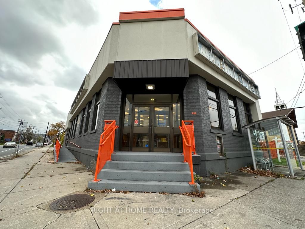 886 Barton St E. MLS X7292868. Right at Home Realty Hamilton Real Estate