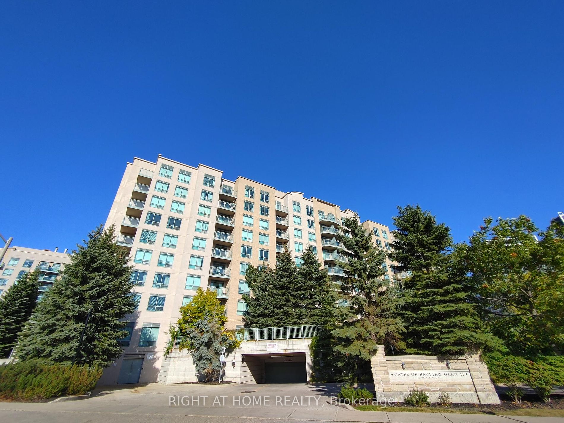 Ph13 51 Baffin Crt. MLS N8090456. Right At Home Realty Richmond