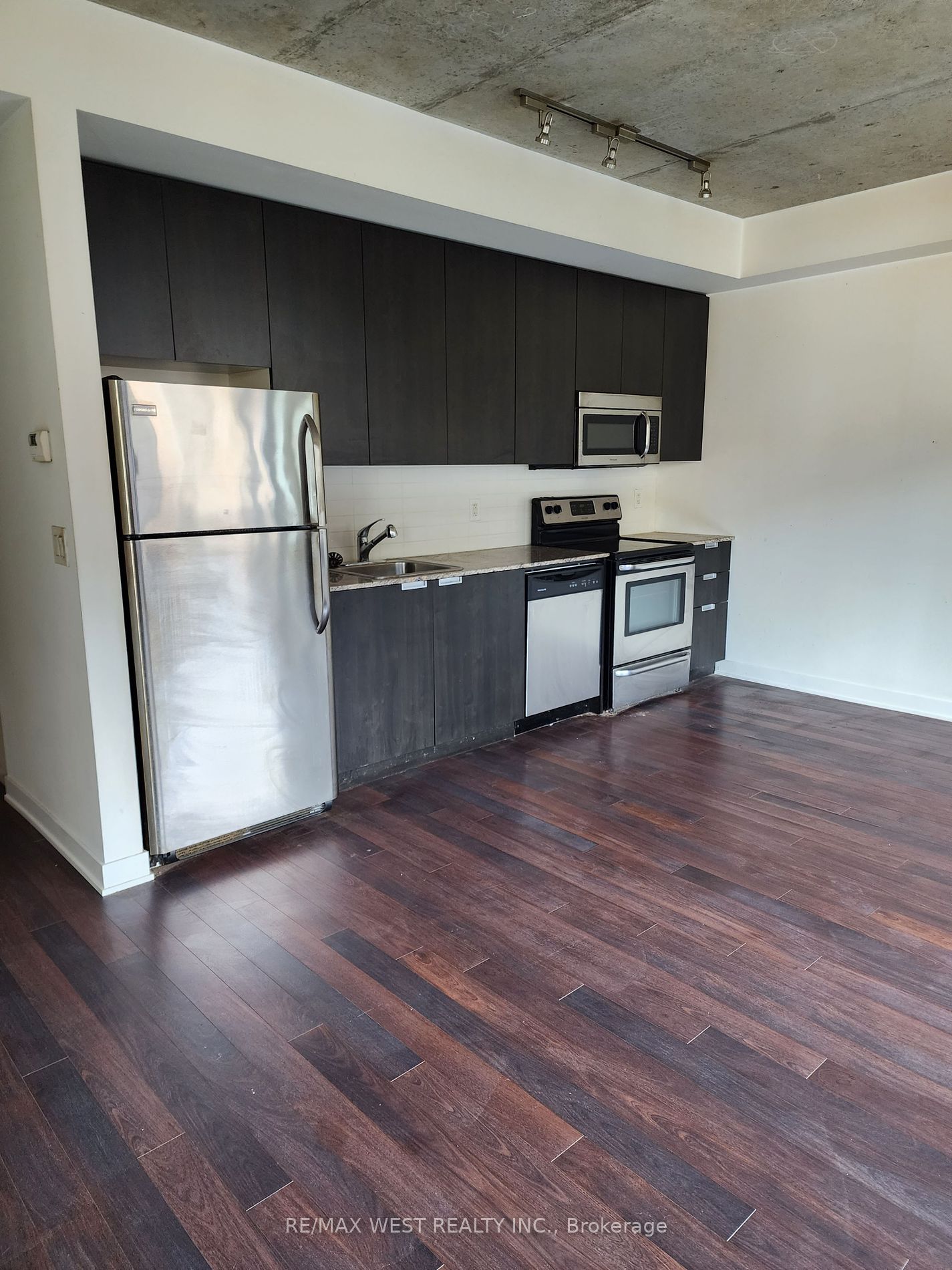 402 - 400 Wellington St W Toronto Ontario  Sold residential Grace Soares RE/MAX West Realty Inc., Brokerage *