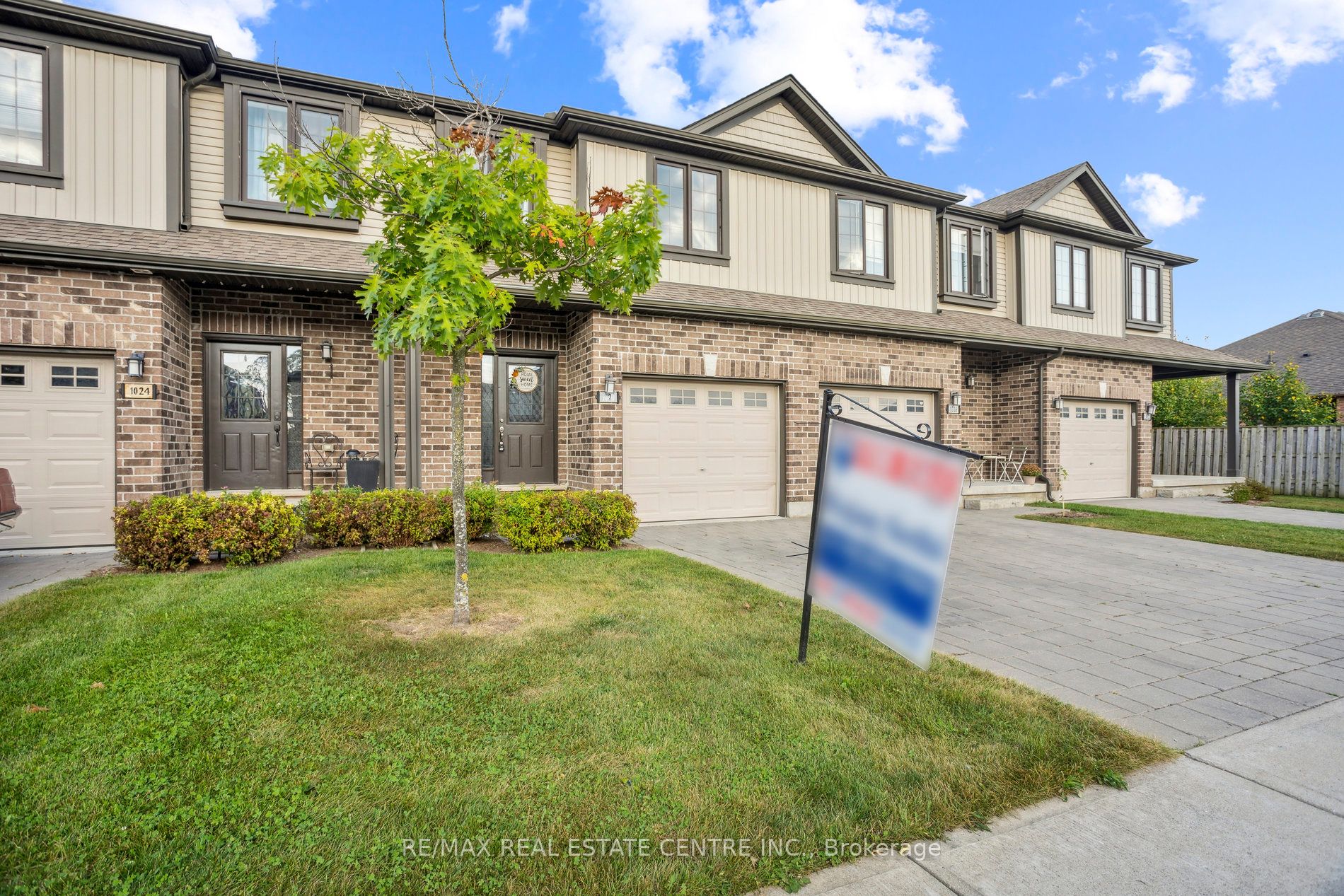 1020 Oakcrossing Gate E London Ontario Canada Sold residential Rajan Sethi RE/MAX Real Estate Centre Inc., Brokerage *